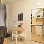 Budget By Hi5 - Oktober 6 Str 4 * Budapeşte