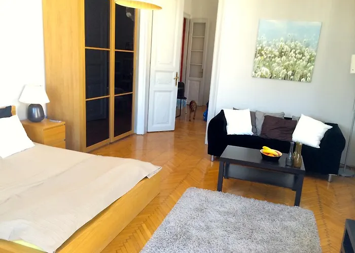Budget By Hi5 - Oktober 6 Str 4 *