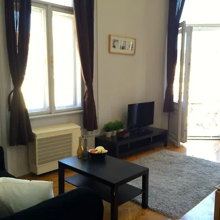 Budget By Hi5 - Október 6 Str 4 Hotel