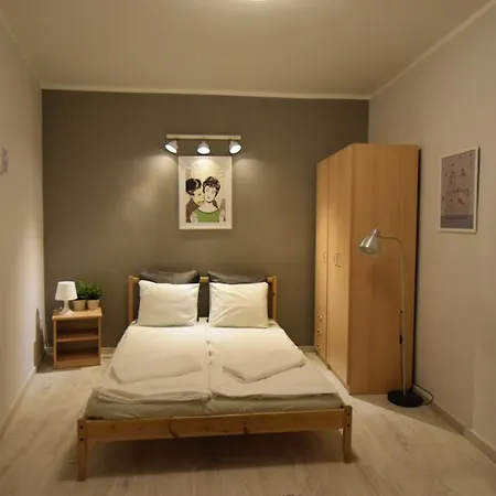 Budget By Hi5 - Október 6 Str 4 Hotel