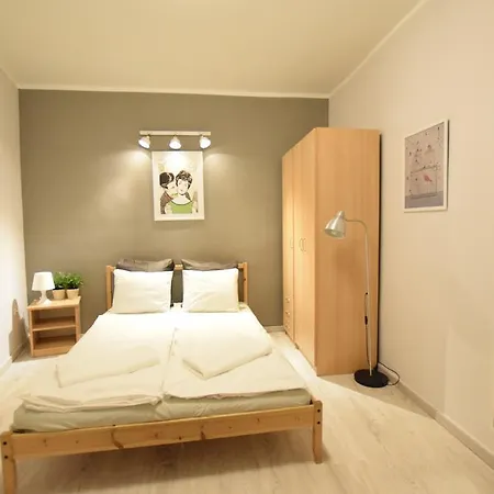Budget By Hi5 - Október 6 Str 4 *