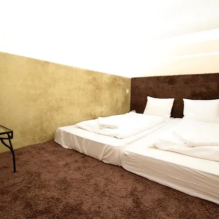 Budget By Hi5 - Október 6 Str 4 Hotel *