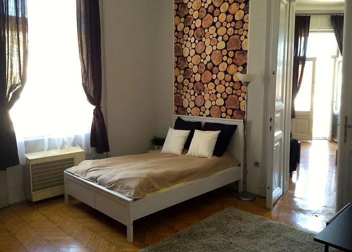 Budget By Hi5 - Október 6 Str 4 Hotel *