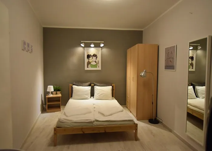 Budget By Hi5 - Október 6 Str 4 Hotel