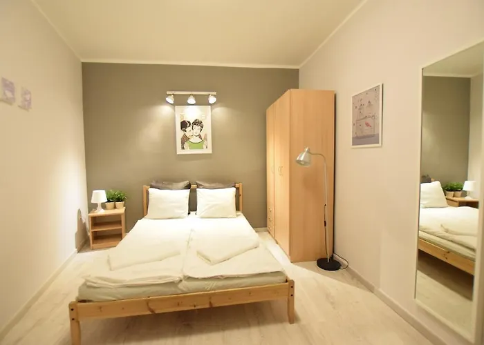 Budget By Hi5 - Október 6 Str 4 *