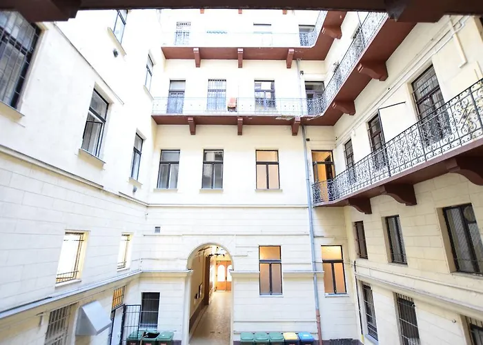 Budget By Hi5 - Október 6 Str 4 Hotel