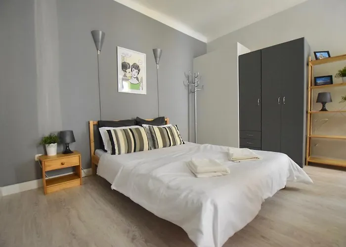 Budget By Hi5 - Október 6 Str 4 Hotel *