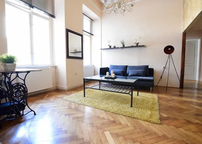 Budget By Hi5 - Október 6 Str 4 Hotel *