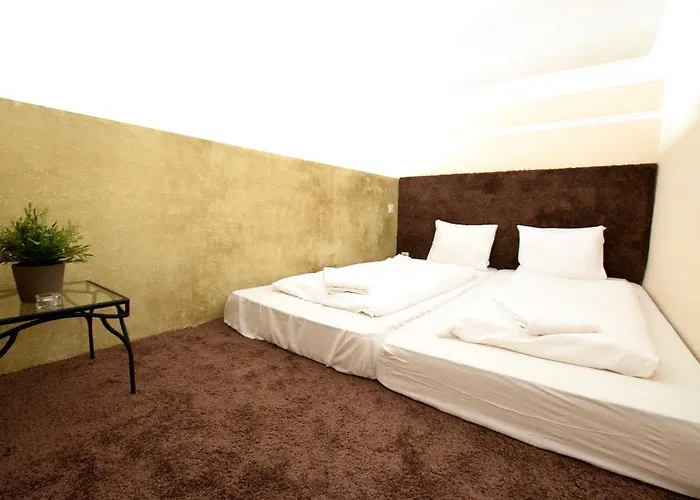 Budget By Hi5 - Október 6 Str 4 Hotel *